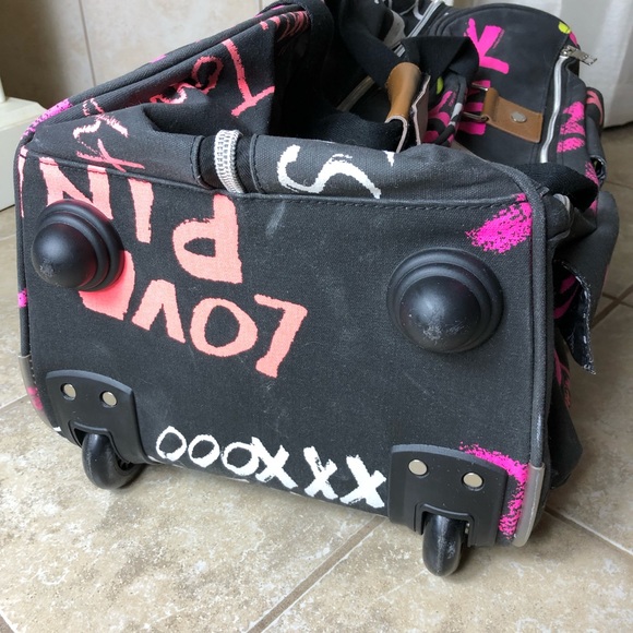 Pink Victoria’s Secret suitcase - Picture 4 of 7